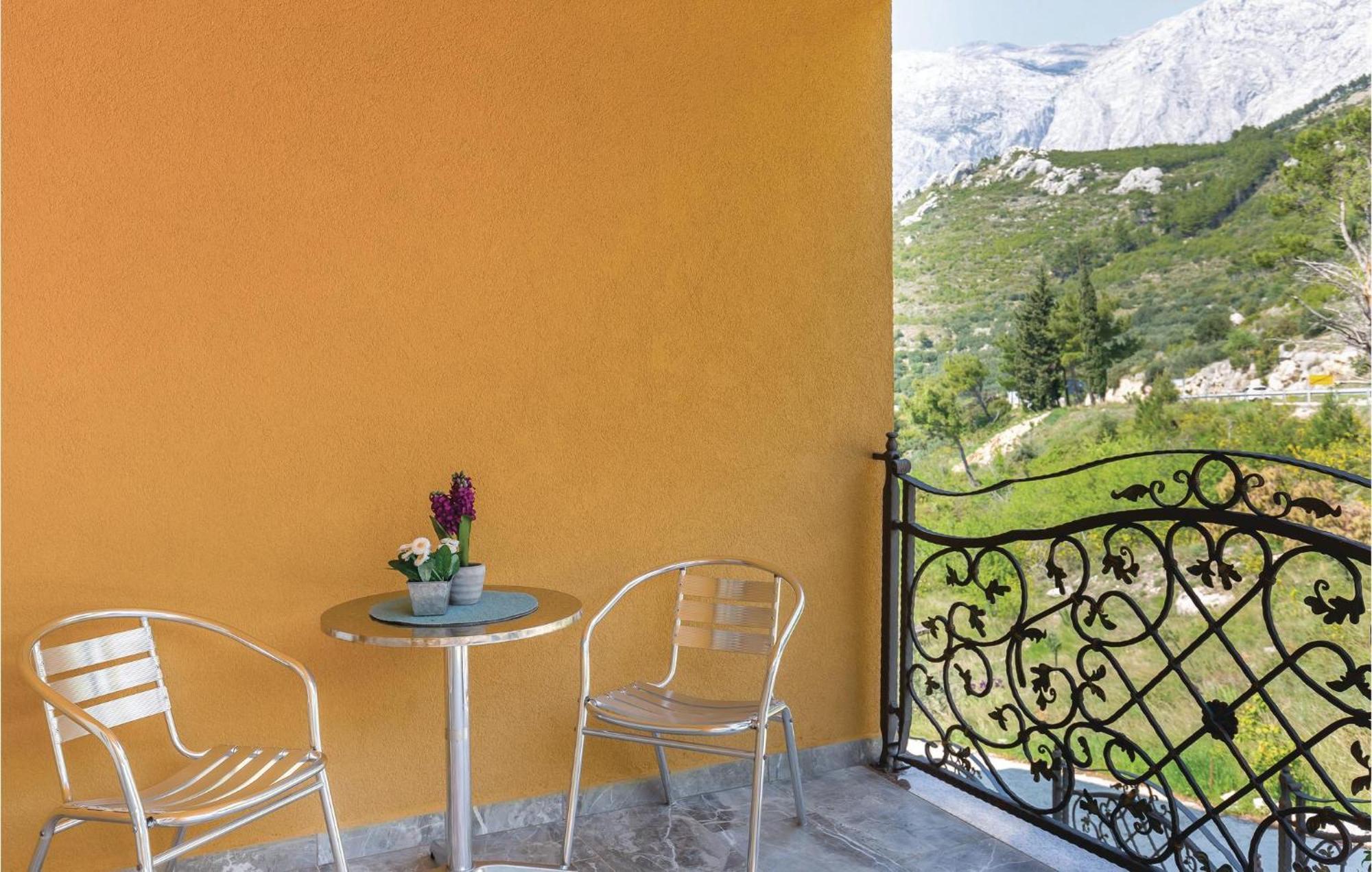 Gorgeous Apartment In Krvavica With Kitchen Exterior foto