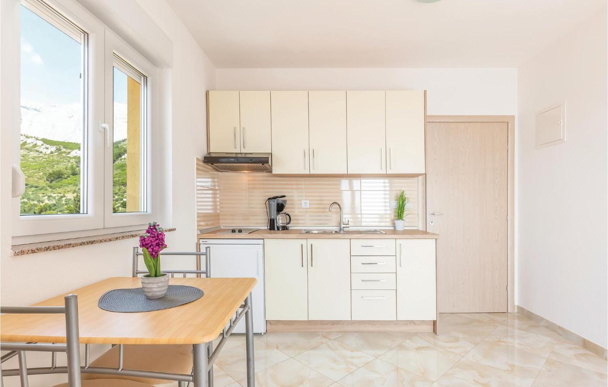 Gorgeous Apartment In Krvavica With Kitchen Exterior foto